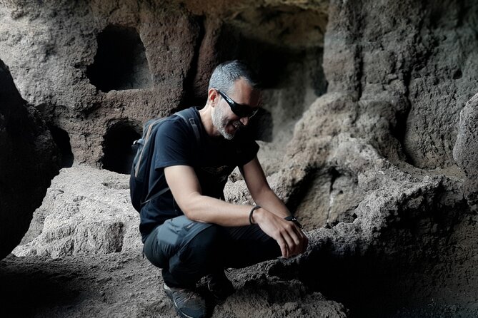 Barranco de las Vacas, caves & village by Sky Rebels local guides - Tobas de Colores: Your first 30 minutes of big photo energy