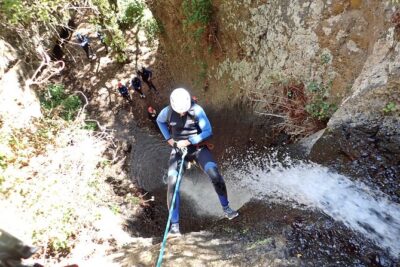 CANYONING aquatic and fun route in Gran Canaria - Safety kit and guide technique: what keeps this from feeling chaotic