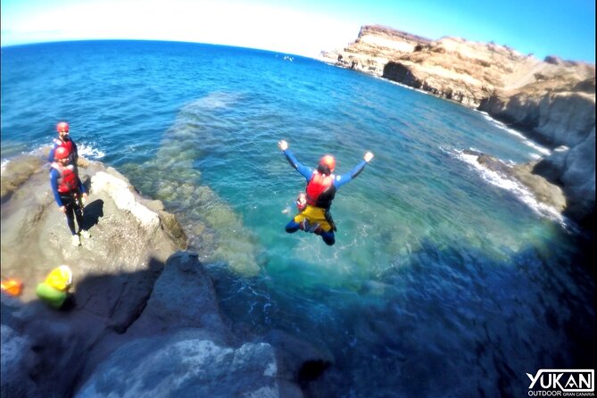 Coastering in Gran Canaria (Aquatic Route in the ocean cliffs) - Rope Skills Without Experience: Abseiling and Rappelling the Right Way