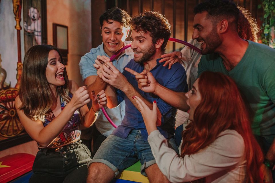 Escape room "The gratest show on earth" at Holidayworld - Instructor help and language support (English, German, Spanish)