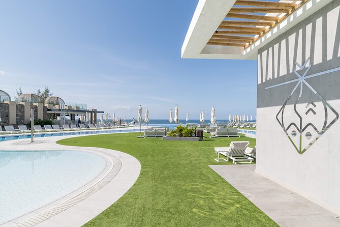Full Day Ticket at Perchel Beach Club with Lunch - The infinity pool and why you’ll want to time it right