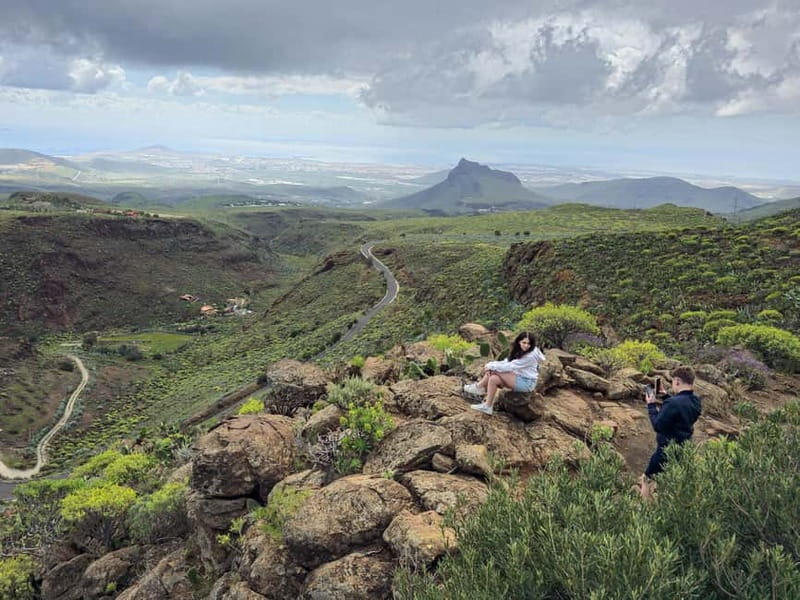 Gran Canaria: Red Gorge, Cave, Oasis Adventure Tour & Picnic - The final viewpoint and southern mountain views