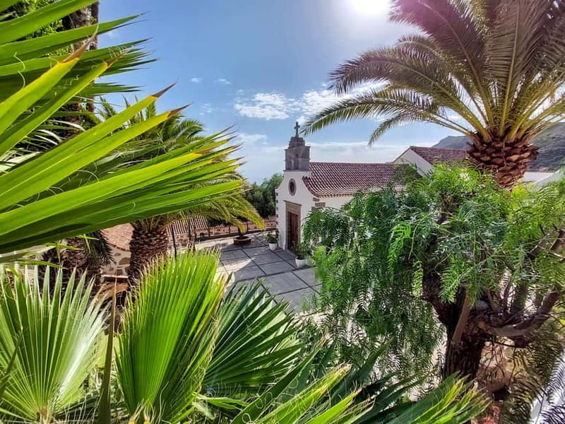 Gran Canaria: Red Gorge, Cave, Oasis Adventure Tour & Picnic - Santa Lucía de Tirajana: photo stops and food moments before the big picnic