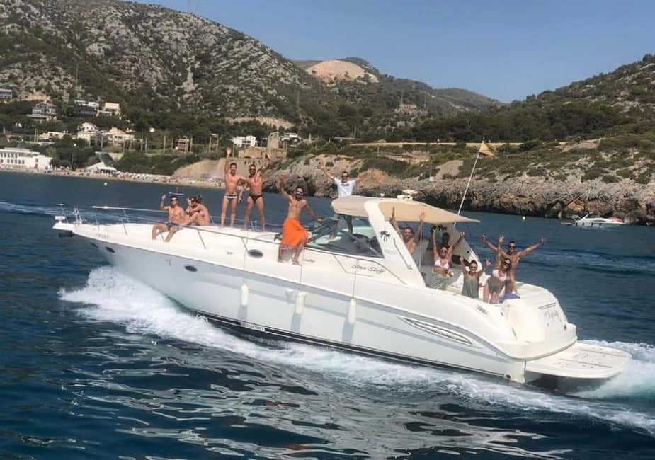 Gran Canaria: Shared yacht excursion with beverages, lunch and snorkeling - A small-yacht half day that actually feels like Gran Canaria