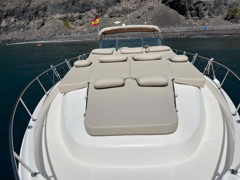 Gran Canaria: Shared yacht excursion with beverages, lunch and snorkeling - Sailing offshore at 8–9 knots: what to expect from the cruise