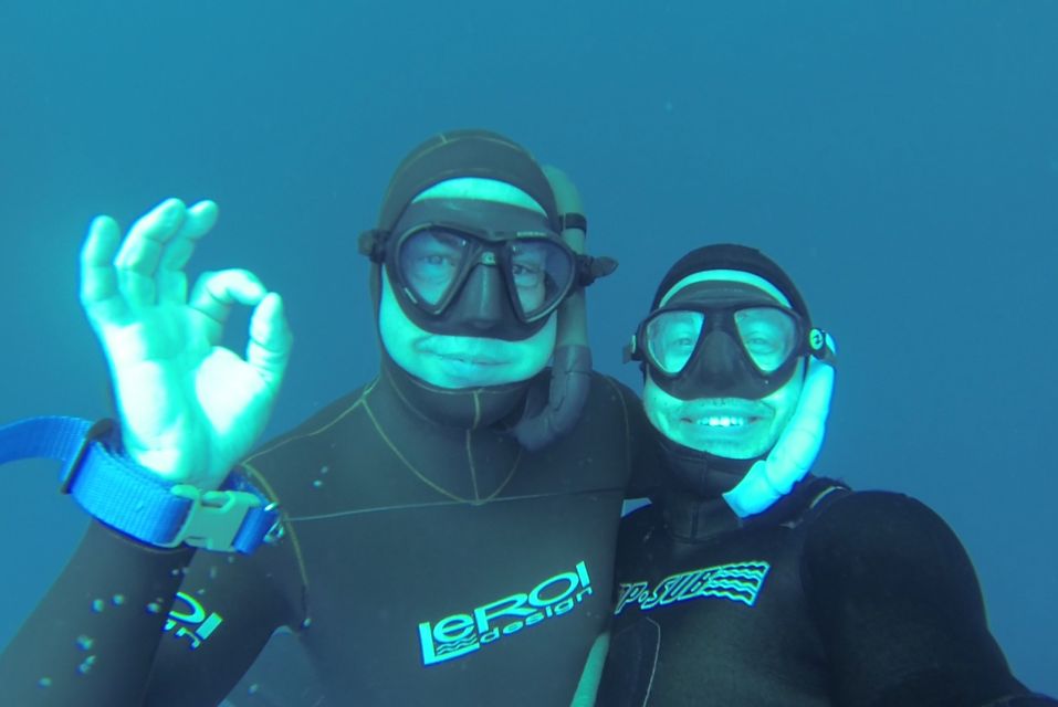 Las Palmas: Las Canteras Beach Snorkeling Trip - Meeting Emoción Apnea and Getting Your Gear Ready