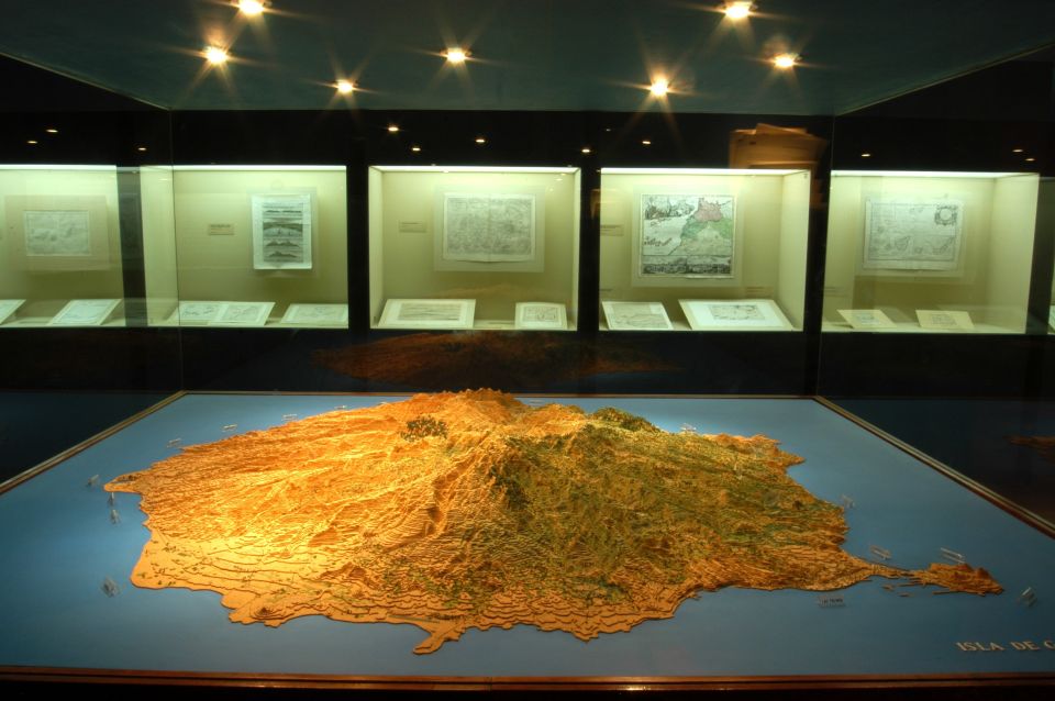 Las Palmas: Private Old City Guided Walking Tour with Tapas - Who This Private Tour Best Fits