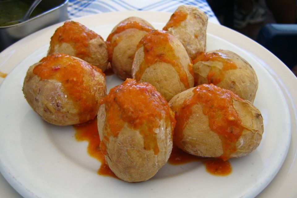 Las Palmas: Tapas and Drinks in the Beauty of the Old City - The Almost-Private Advantage: Small Group, Big Attention