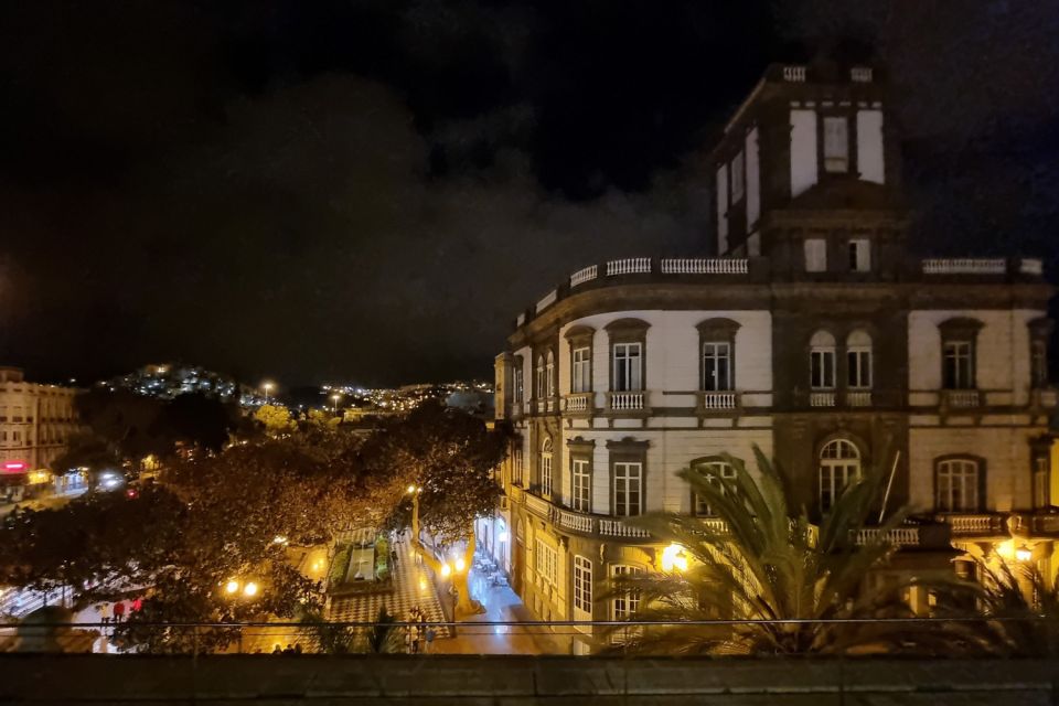 Las Palmas: Tapas and Drinks in the Beauty of the Old City - Walking the Old City Without the Tourist Checklist