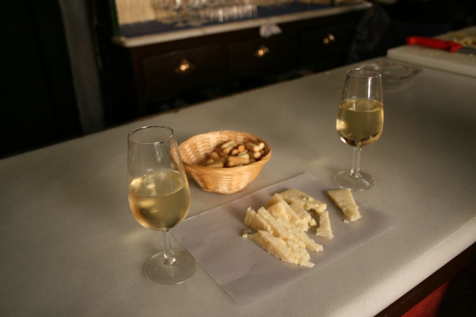 Las Palmas: Tapas and Drinks in the Beauty of the Old City - What the Guide Adds: History, Origins, and Real Talk