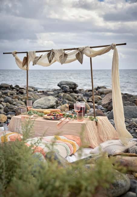 Maspalomas: Gran Canaria Picnic Experience - Your guides: Mali and Cristo’s hands-on touch