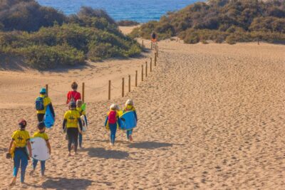 Playa del Inglés Maspalomas: High Quality Surf Classes - Your 4-hour flow: from shop theory to your first waves