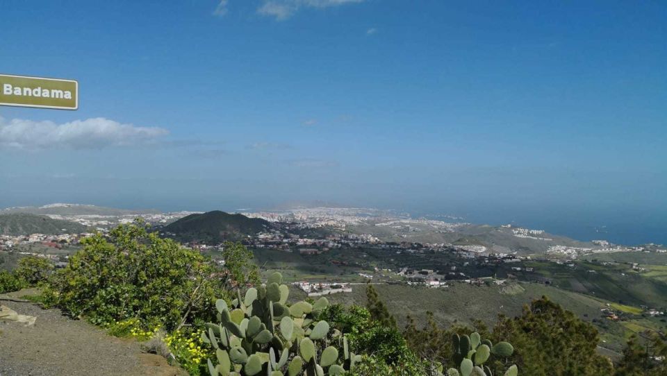 Private Bandama Caldera Volcano, Botanic Garden & Old Town - Meeting at Lentini (Monopol) and making Old Town time count