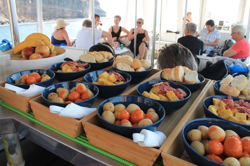 Puerto de Mogan: Boat and Snorkeling Trip - El Perchel cove: 1.5 hours of real snorkeling time