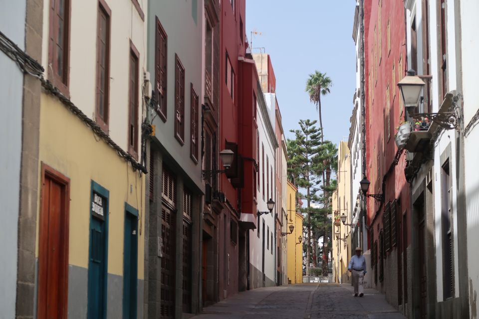 Walking tour Vegueta Old Town Las Palmas ( only in english) - Plaza del Pilar Nuevo and the water-well detail